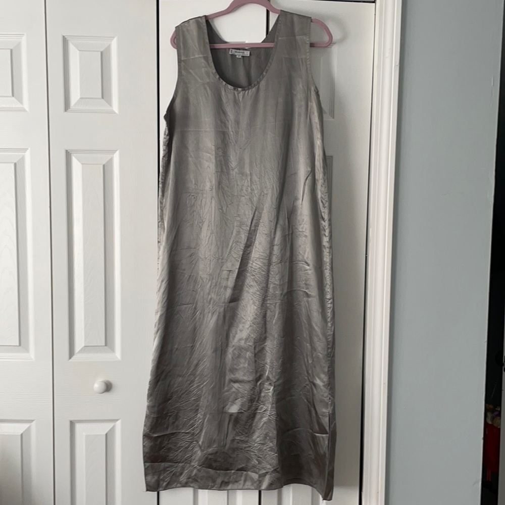 Hanna for La Journee Shiny Metallic Crinkle Sleeveless Shell Slip Dress
